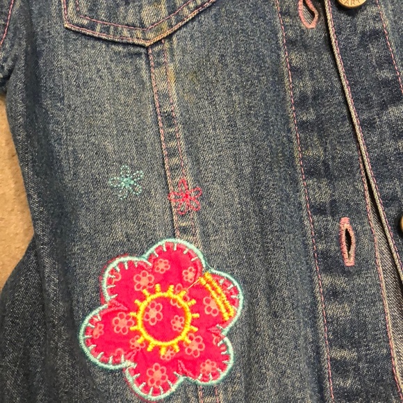 Jean jacket flower power!!  size 5. Too cute!! - Picture 4 of 6